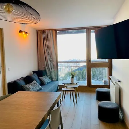 3 Pieces Renove, Face Mont-blanc, Aux Pieds, Balcon, Proche Centre Station - Fr-1-346-529 *