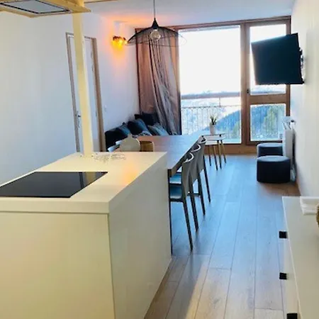 3 Pieces Renove, Face Mont-blanc, Aux Pieds, Balcon, Proche Centre Station - Fr-1-346-529